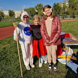 chodiace_pasy_u_cervenej_ciapocky_hana_rezna_charlotte_surinova_ako_babka_a_cervena_ciapocka-(1)