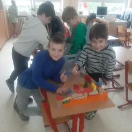 Stavby z drevených kociek