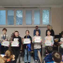 y7